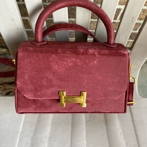 Elegant Velvet Handbag in Rich Burgundy